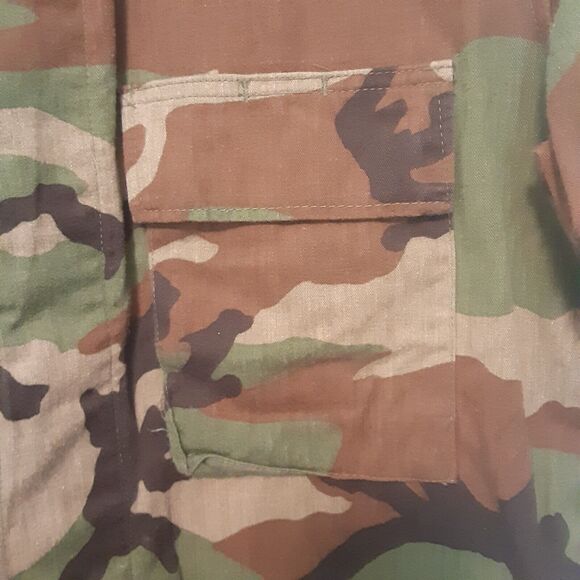 Vtg Military Combat Woodland Camo Jacket Size Medium Regular 8415-01-084-1647 - Picture 2 of 8